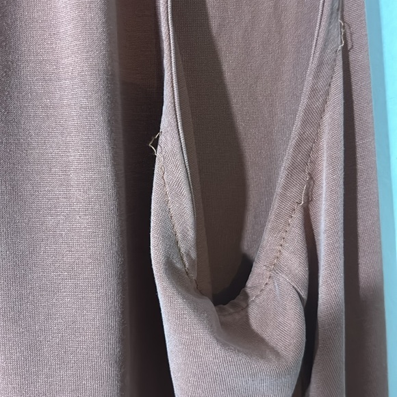 Green Envelope Sleeveless Blouse - Picture 4 of 4